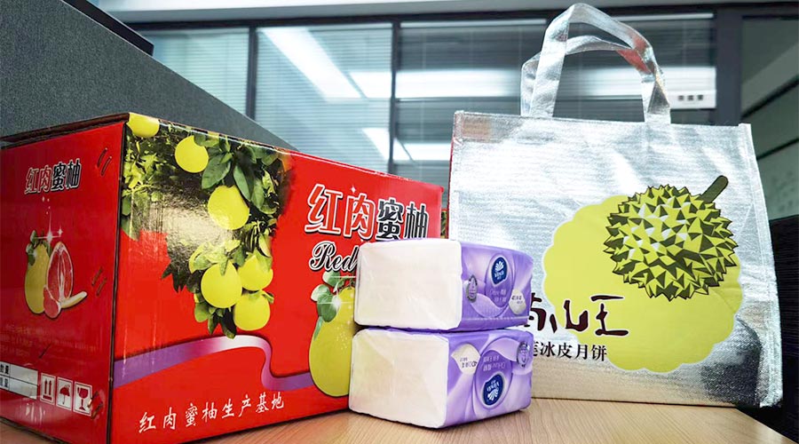 迎中秋 送關(guān)懷！金環(huán)電器給員工們派發(fā)中秋禮包